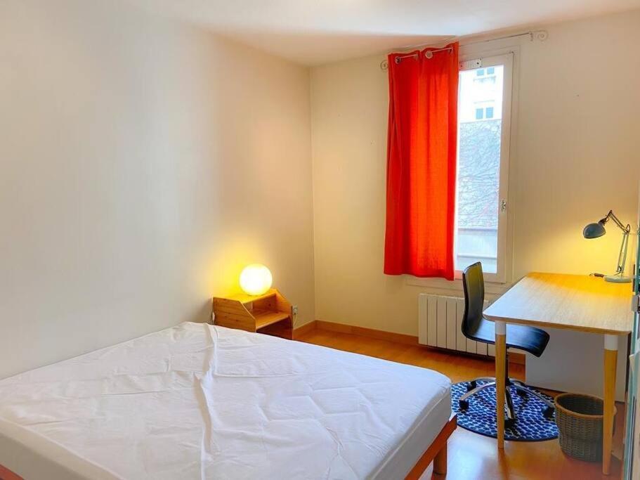 Appartement 2 Chambres, Balcon, Parking Gratuit - Wifi *