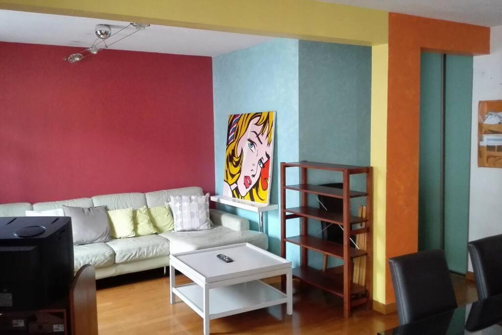 Appartement 2 Chambres, Balcon, Parking Gratuit - Wifi *