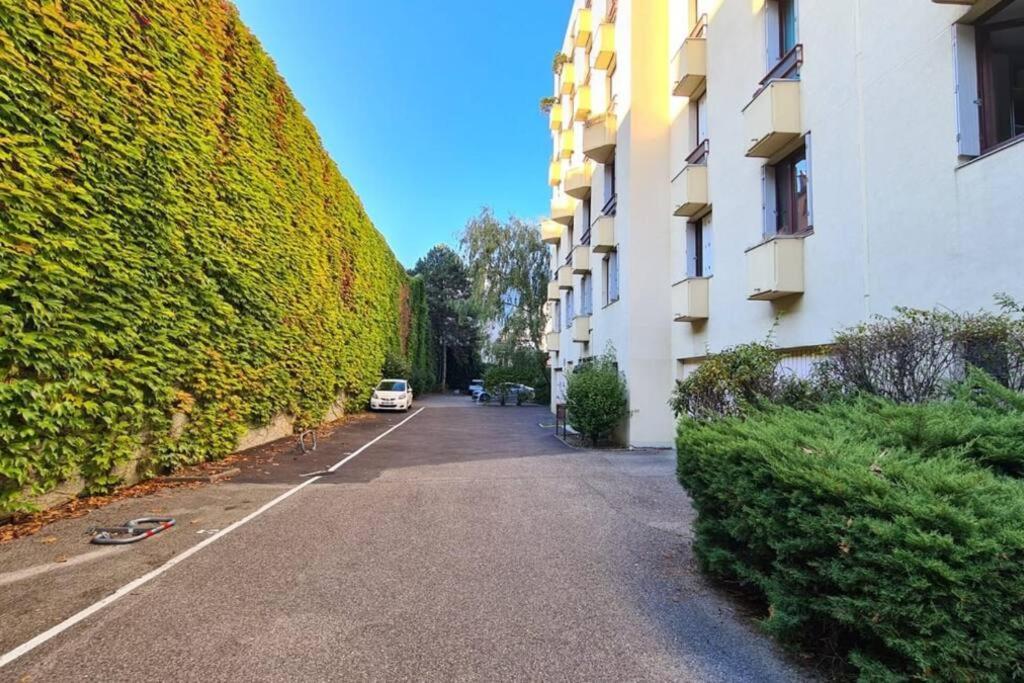 2 Chambres, Balcon, Parking Gratuit - Wifi Appartement